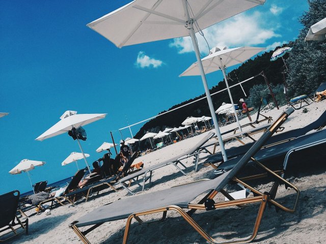 Mariya Zemlyarska i Kateryna Sokorenko w Simantro Beach Hotel korzystają z programu Erasmus+ w okresie 06.06.2016 r.-23.09.2016 r.