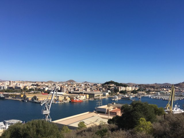 Olena Hriadun, Yevgen Rybka oraz Natalia Maliutova i Vlad Verteleckiy na Politecnica de Cartagena spędzają semestr studiów w ramach programu Erasmus+ (19.09.2016 r. – 11.02.2017 r.) 