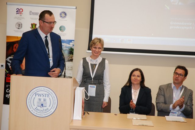 VIII MIĘDZYNARODOWA KONFERENCJA NAUKOWA Gromadzenie i przetwarzanie danych geodezyjnych i gospodarczych