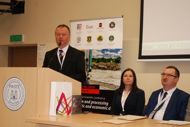 VIII MIĘDZYNARODOWA KONFERENCJA NAUKOWA Gromadzenie i przetwarzanie danych geodezyjnych i gospodarczych