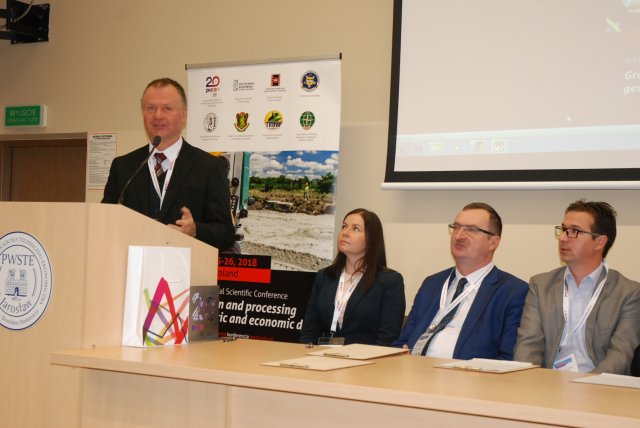 VIII MIĘDZYNARODOWA KONFERENCJA NAUKOWA Gromadzenie i przetwarzanie danych geodezyjnych i gospodarczych