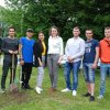 SADZENIE DRZEWA PRZEZ STUDENTÓW Z ZAGRANICY NA TERENIE KAMPUSU PWSTE