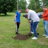 SADZENIE DRZEWA PRZEZ STUDENTÓW Z ZAGRANICY NA TERENIE KAMPUSU PWSTE